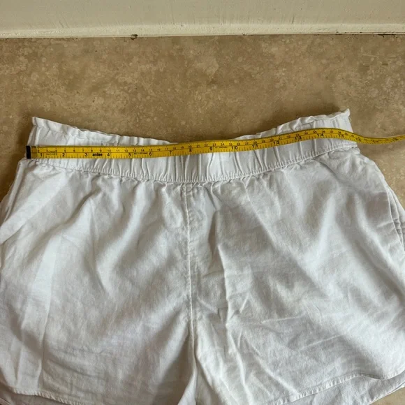 Universal Thread White Linen Pull On Elastic Waist Womens Size L 2 Inch Inseam - Picture 5 of 8